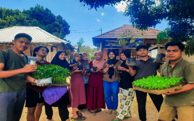 WUJUDKAN GO GREEN,  MAHASISWA KKP UIN MATARAM DESA GUMANTAR SELENGGARAKAN AKSI PEDULI LINGKUNGAN