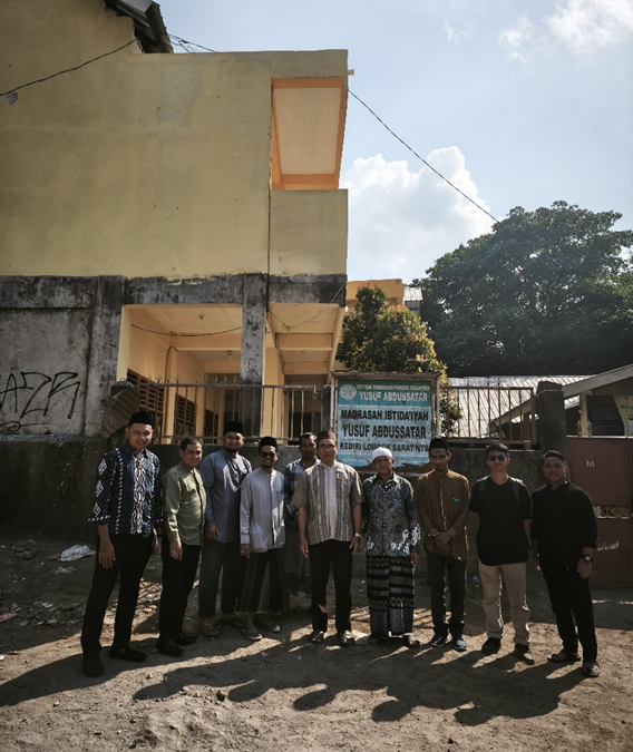 Dosen Ilmu Falak Fakultas Syariah UIN Mataram Melaksanakan Pengukuran Arah Kiblat sebagai Pengabdian Masyarakat