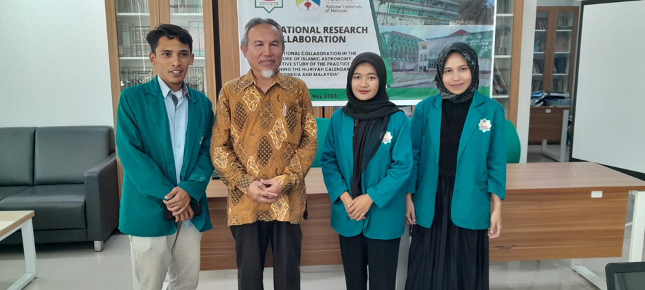 Astronom dari Institut Alam dan Tamadun Universiti Kebangsaan Malaysia Menguji Skripsi Mahasiswa Ilmu Falak Fakultas Syariah UIN Mataram